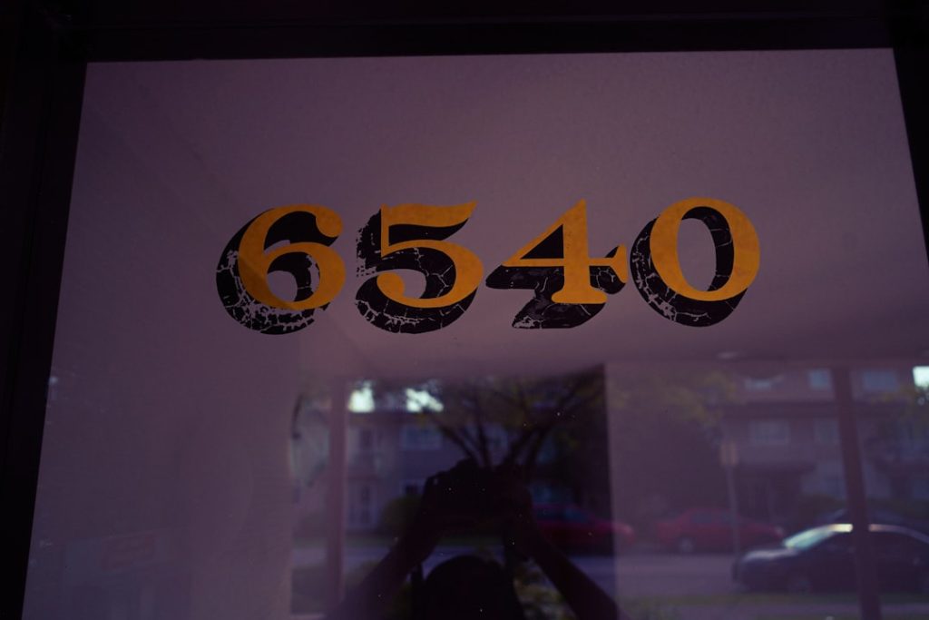 Was steckt hinter der Telefonnummer +31 85 018 99 93?