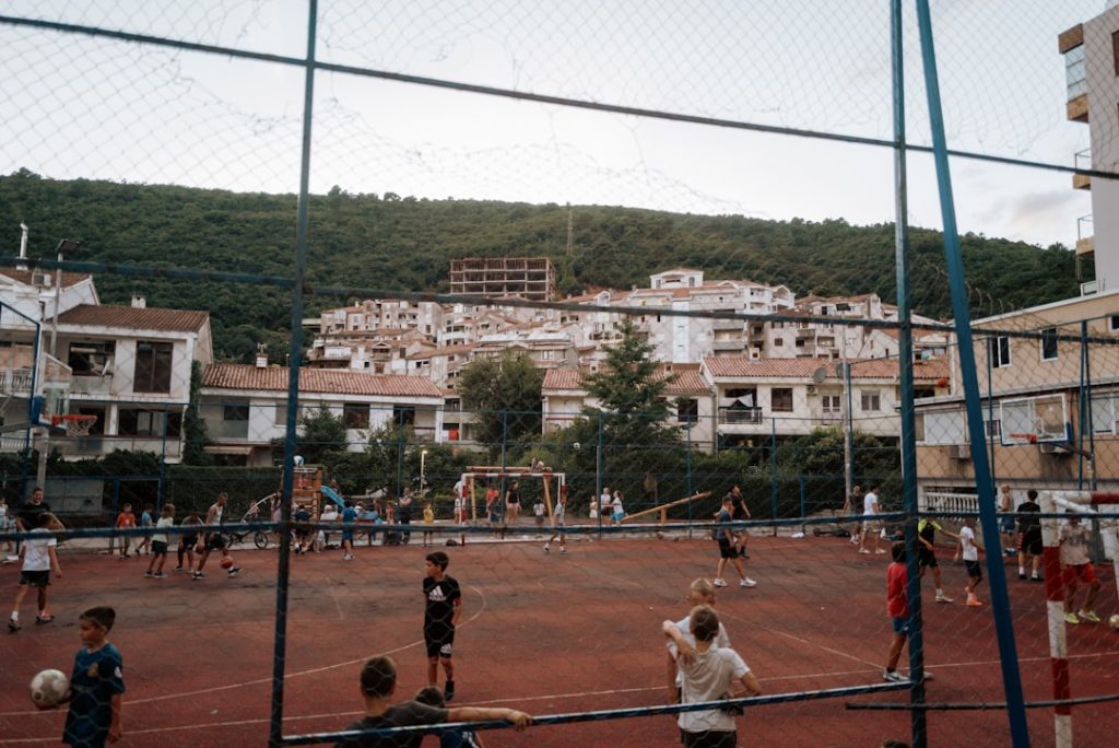 Was bedeutet „sporadisch“ und wie wird das Wort im Alltag benutzt?